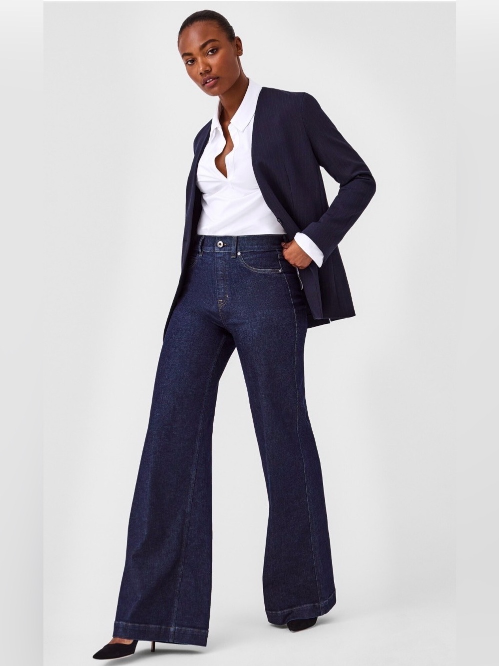 Spanx EveryWear Pull-On Flare Jeans Raw Indigo NWOT
